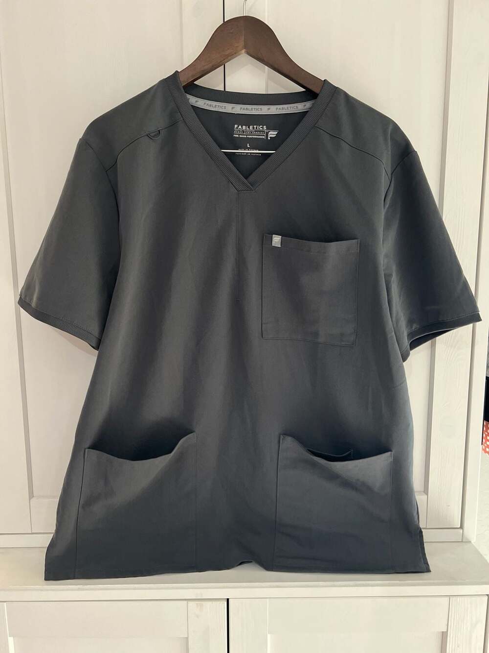 Fabletics Men's Max 4-Pocket Scrub Top in Graphite Grey